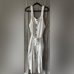 Elegant White Sleeveless Dress